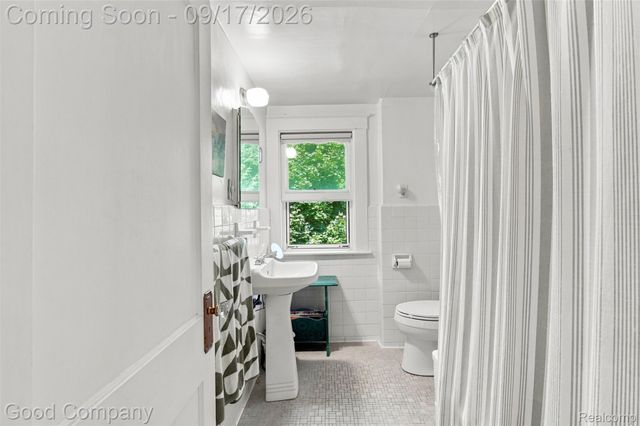 535 Gardenia Avenue, Royal Oak, MI 48067