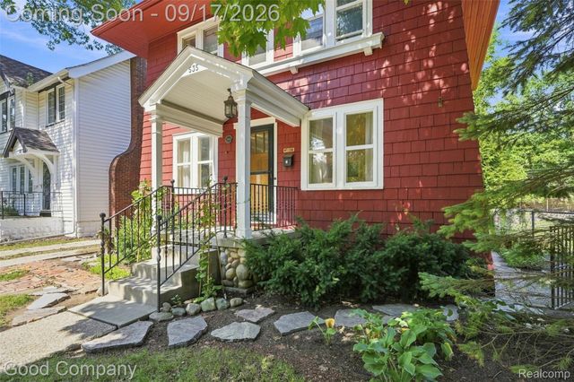 535 Gardenia Avenue, Royal Oak, MI 48067