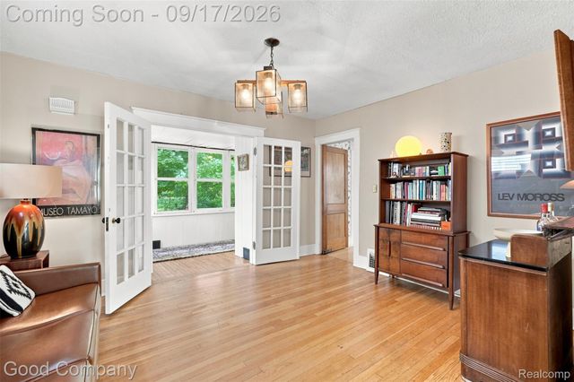 535 Gardenia Avenue, Royal Oak, MI 48067