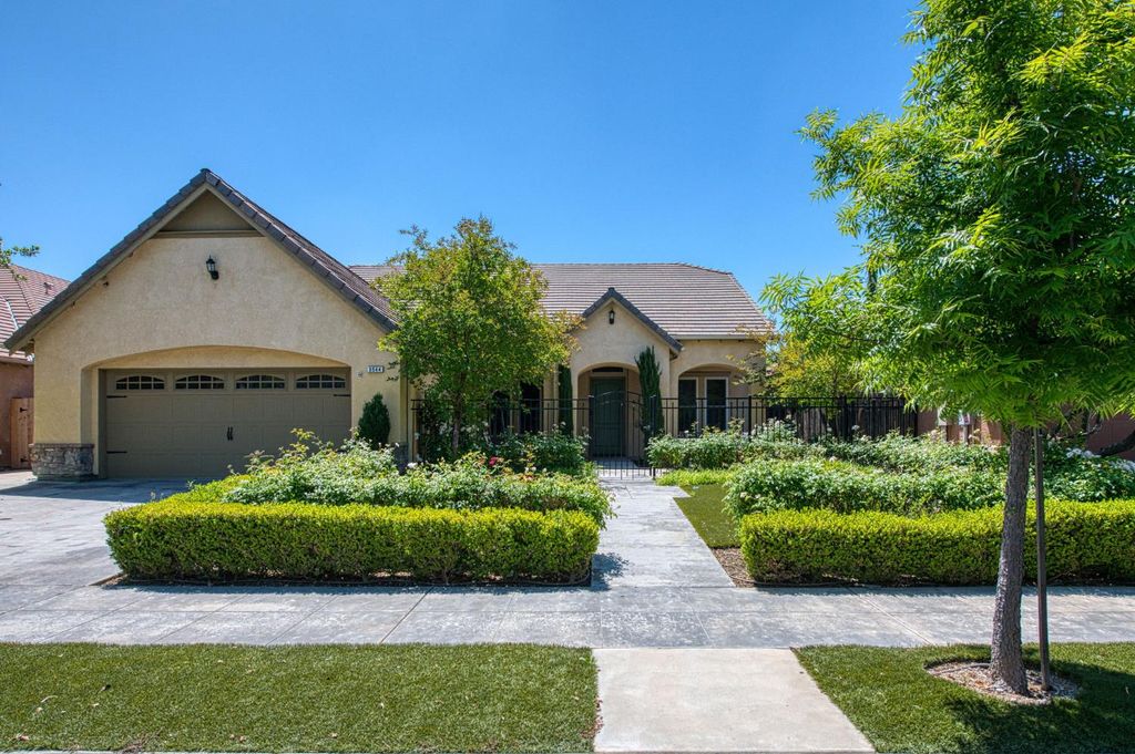 Image 1 of property listing at 3544 Prescott Avenue, Clovis, CA 93619