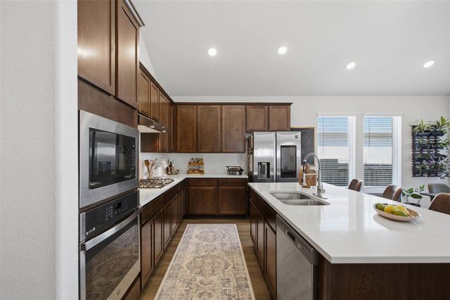 333 Diamondleaf DR, Buda, TX 78610