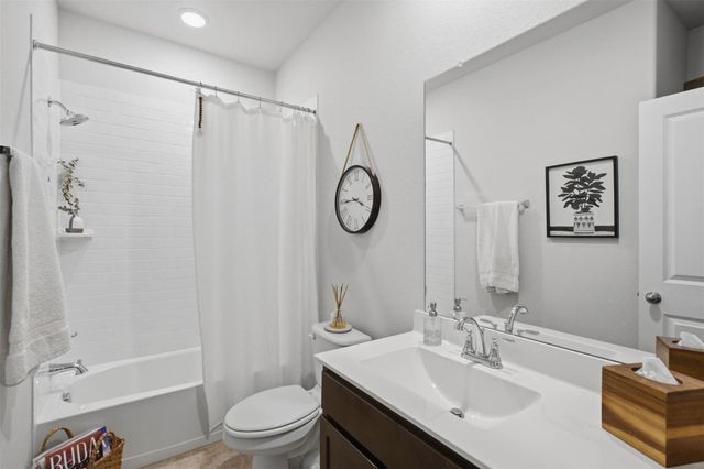333 Diamondleaf DR, Buda, TX 78610