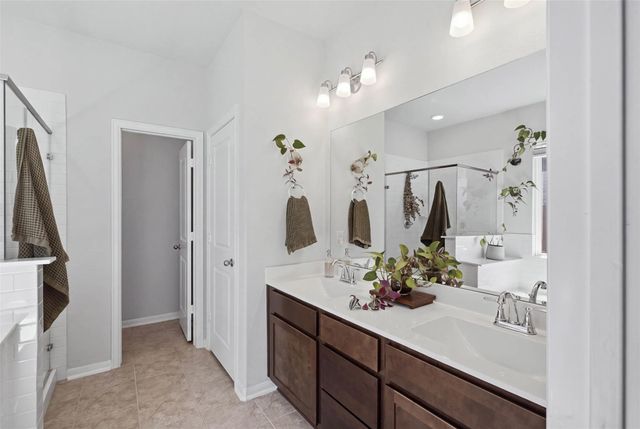 333 Diamondleaf DR, Buda, TX 78610