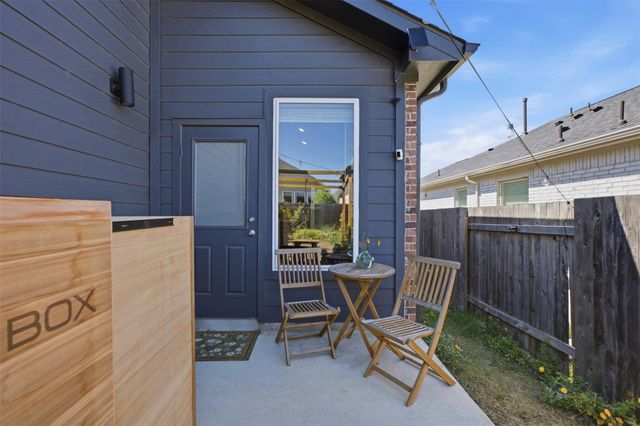 333 Diamondleaf DR, Buda, TX 78610