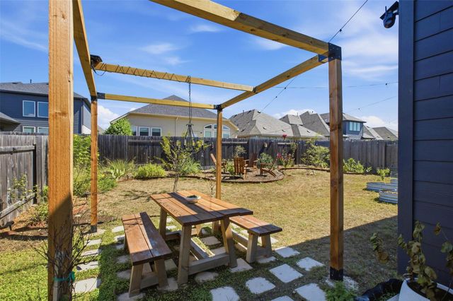 333 Diamondleaf DR, Buda, TX 78610