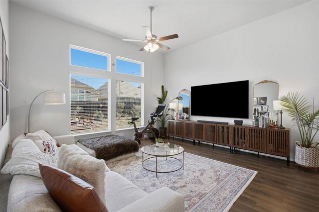 333 Diamondleaf DR, Buda, TX 78610