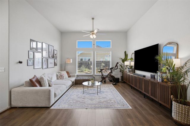 333 Diamondleaf DR, Buda, TX 78610