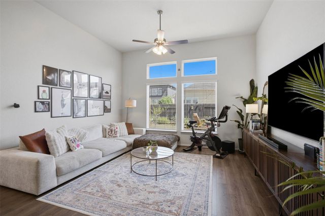 333 Diamondleaf DR, Buda, TX 78610