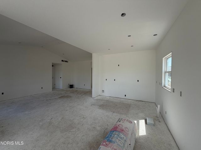 1347 Limerick Lane, Waterville, OH 43566