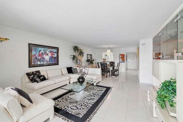 5746 Crystal Shores Drive 402, Boynton Beach, FL 33437