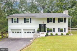 1522 DOYLE DR, Downingtown, PA 19335
