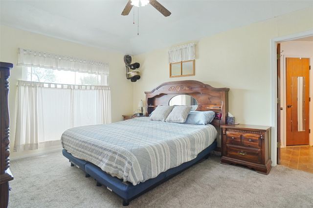 642 Half Moon Way, Runaway Bay, TX 76426