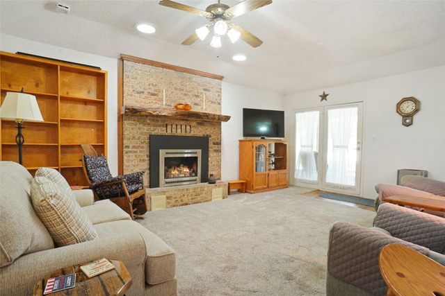 642 Half Moon Way, Runaway Bay, TX 76426