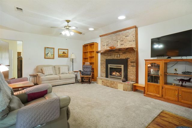 642 Half Moon Way, Runaway Bay, TX 76426