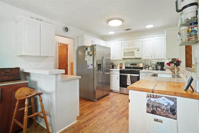 642 Half Moon Way, Runaway Bay, TX 76426