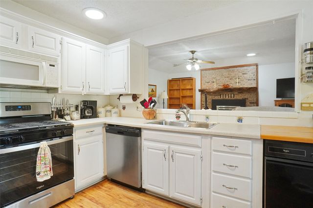 642 Half Moon Way, Runaway Bay, TX 76426