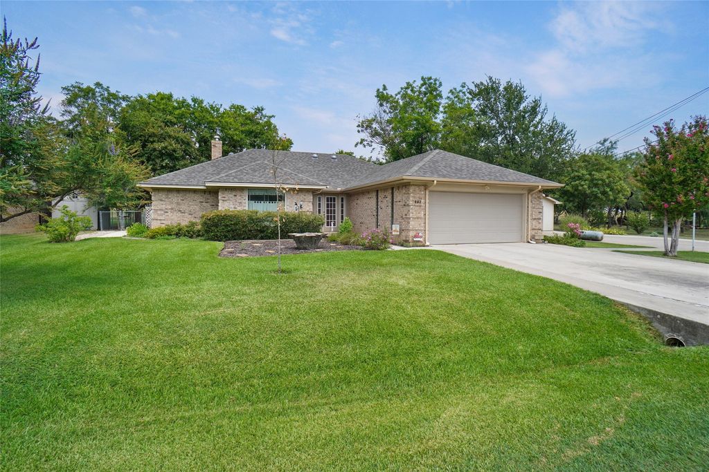 642 Half Moon Way, Runaway Bay, TX 76426