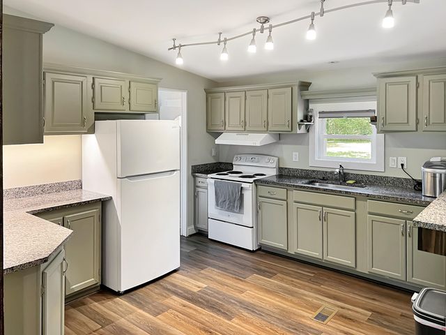 259 Gaines Circle, Cottageville, SC 29435