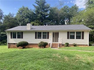 4011 Gracemont Drive, Winston-salem, NC 27106