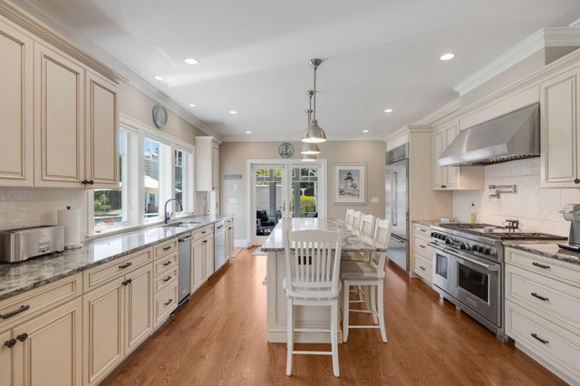 10 Shiverick Road, East Dennis, MA 02641