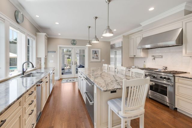 10 Shiverick Road, East Dennis, MA 02641