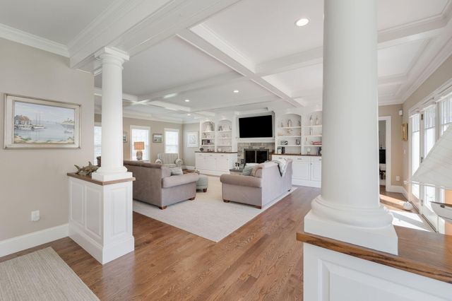 10 Shiverick Road, East Dennis, MA 02641