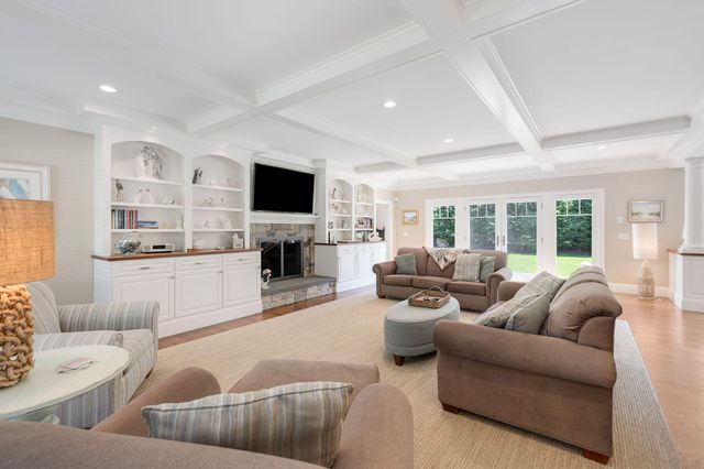 10 Shiverick Road, East Dennis, MA 02641