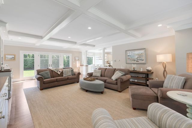 10 Shiverick Road, East Dennis, MA 02641