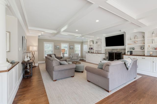10 Shiverick Road, East Dennis, MA 02641