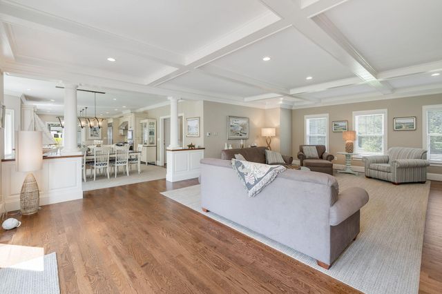 10 Shiverick Road, East Dennis, MA 02641