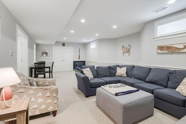 10 Shiverick Road, East Dennis, MA 02641