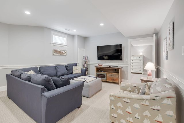 10 Shiverick Road, East Dennis, MA 02641