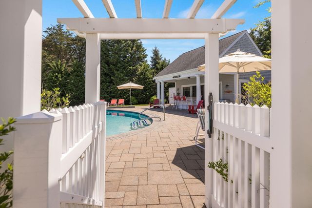 10 Shiverick Road, East Dennis, MA 02641