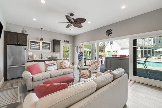 10 Shiverick Road, East Dennis, MA 02641