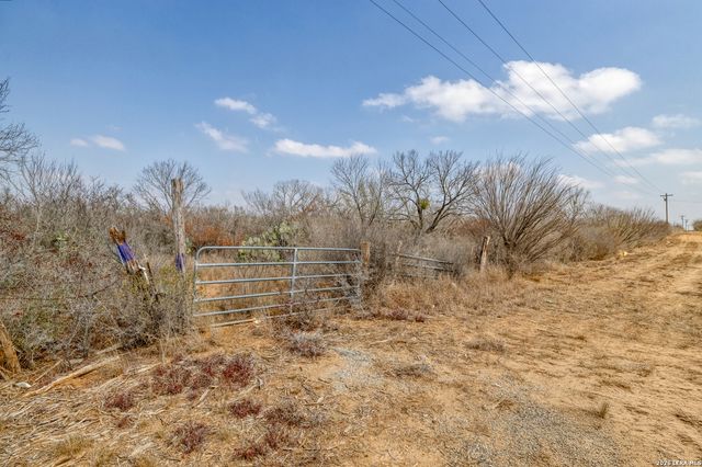 0 W FM 462, Moore, TX 78057