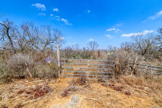 0 W FM 462, Moore, TX 78057