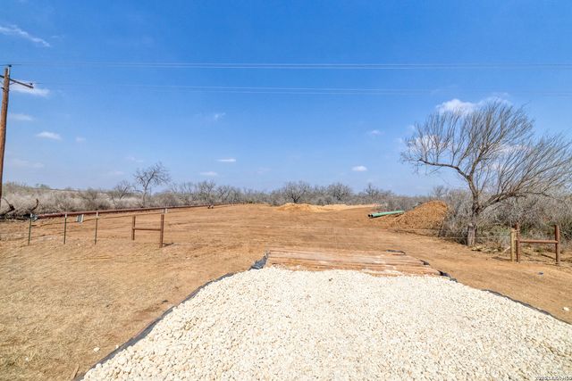 0 W FM 462, Moore, TX 78057