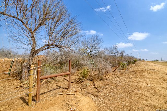 0 W FM 462, Moore, TX 78057