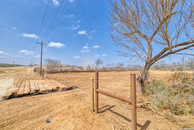 0 W FM 462, Moore, TX 78057