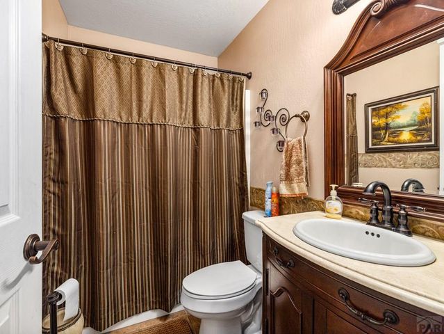 107 W Blakeland Dr, Pueblo West, CO 81007