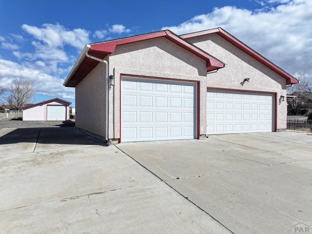 107 W Blakeland Dr, Pueblo West, CO 81007