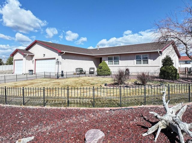 107 W Blakeland Dr, Pueblo West, CO 81007