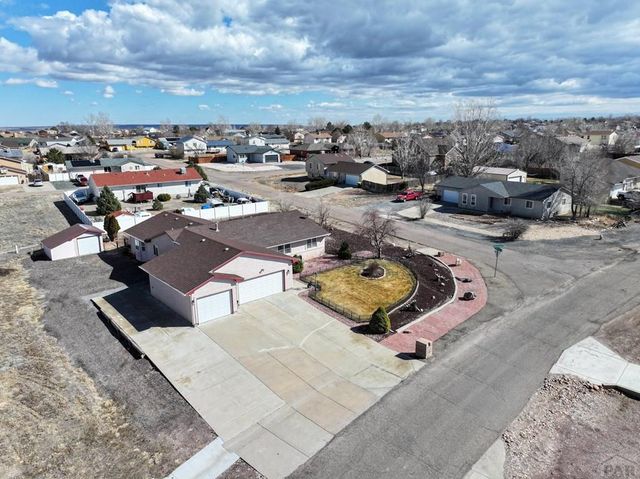 107 W Blakeland Dr, Pueblo West, CO 81007