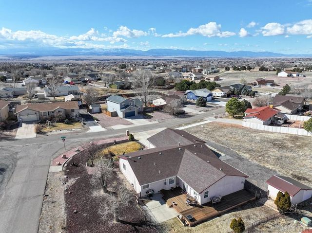 107 W Blakeland Dr, Pueblo West, CO 81007