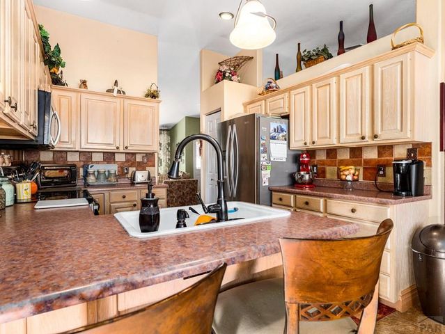 107 W Blakeland Dr, Pueblo West, CO 81007