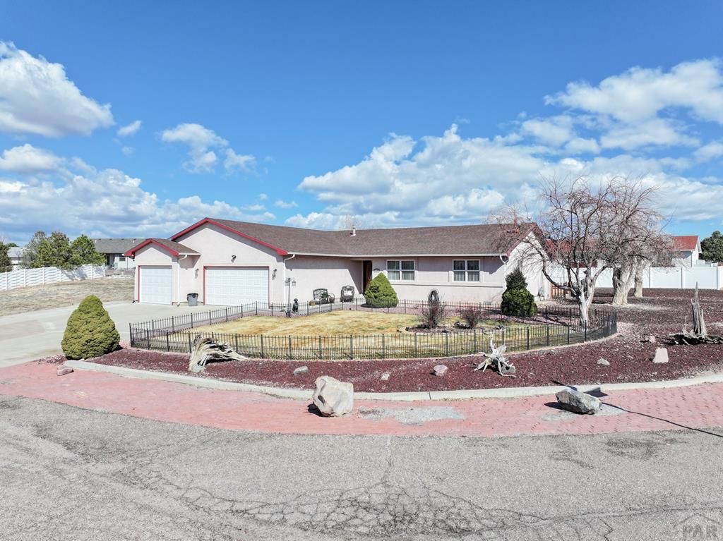 107 W Blakeland Dr, Pueblo West, CO 81007