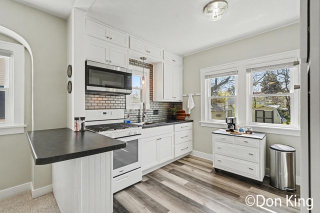 1136 Slayton Avenue, Grand Haven City, MI 49417