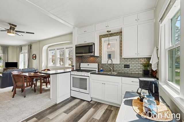 1136 Slayton Avenue, Grand Haven City, MI 49417