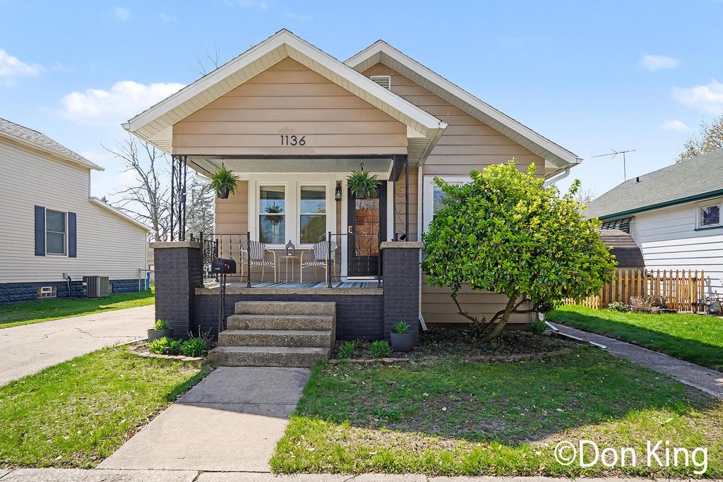 1136 Slayton Avenue, Grand Haven City, MI 49417