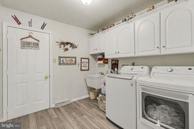837 YORK RD, Carlisle, PA 17015